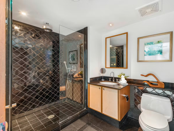 Luxury South Beach Vacation Rental- Ocean View Condo with 3 Pools & Spa